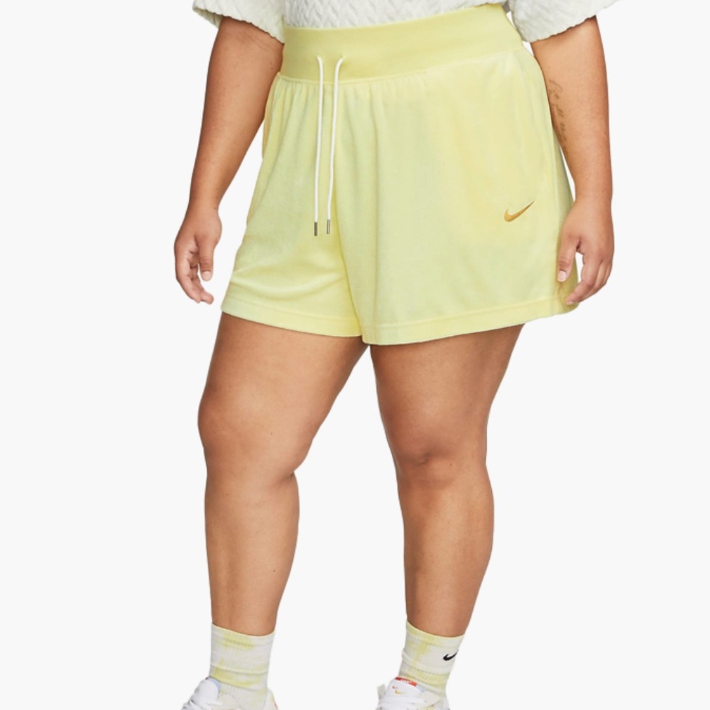 Nike Mid Rise Shorts